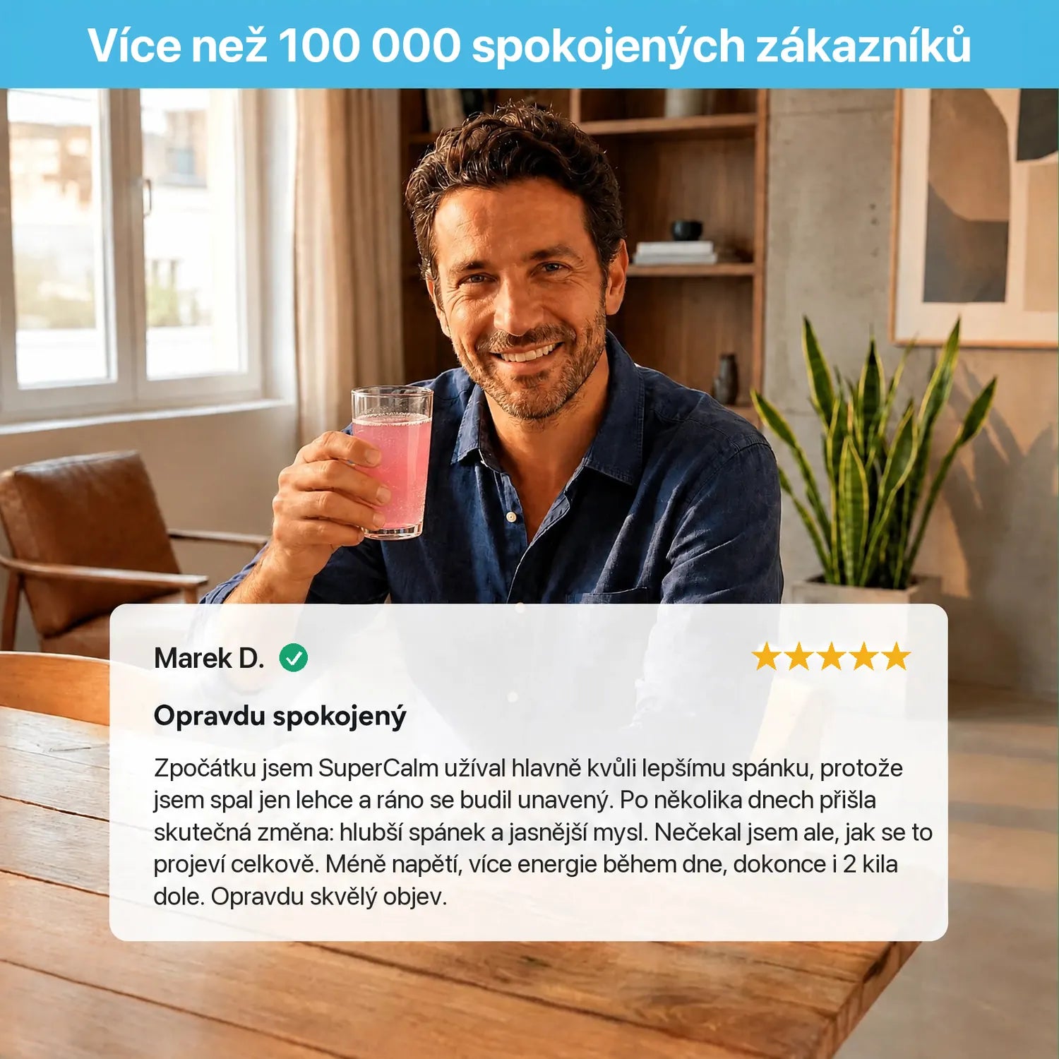 Spokojený zákazník se sklenicí SuperCalm a jeho hodnocení